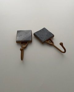 Krok 80x40mm sten grå mässkrok