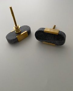 Knopp 52x27mm sten oval grå mäss kant