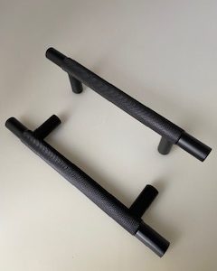 Handtag 96cc svart räfflad